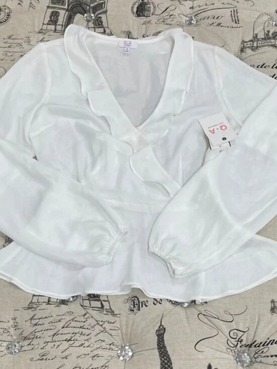 Q+A Ivory Ruffle V-Neck Blouse - Picture 2 of 15